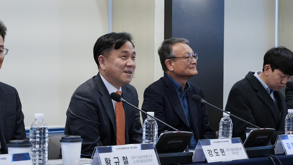 [테크M] AI 스타트업계 만난 강도현 과기정통부 2차관…"올해 AI 일상화 실행계획 마련할 것"